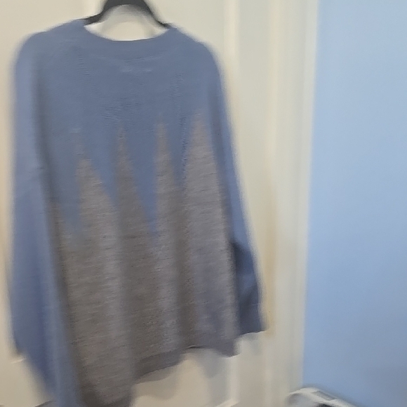 Elegant Blue and Gray Crew Neck Sweater - Picture 6 of 6